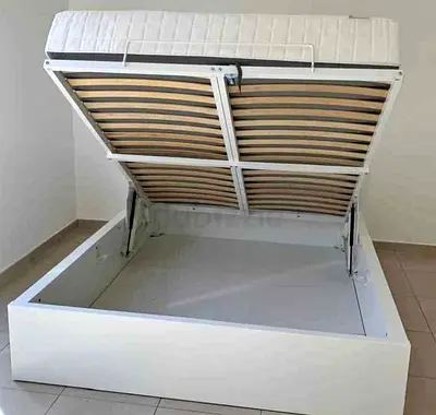 Ikea hydrolic bed with ikea mattress Queen size 160x200cm bed