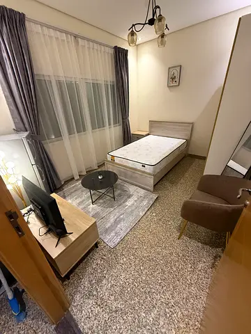 LUXURY ROOM AVAILABLE FIR ONE LADY