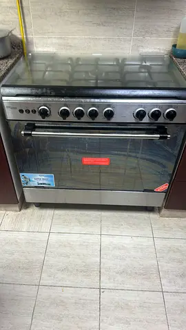 Stainless Steel Freestanding Gas Oven with 5 Burners - Excellent  Working Condition.
