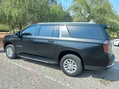 2025 Chevrolet SUBURBAN 照片 3
