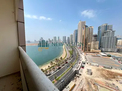 غرفة وصالة في الممزر مع حمامين وموزع وخزائن وبلكونة بإطلالة جانبية وباركينج وجيم ومسبح وشهر مجاني وإيجار 45700 درهم ودفعات 6 وتأمين كاش