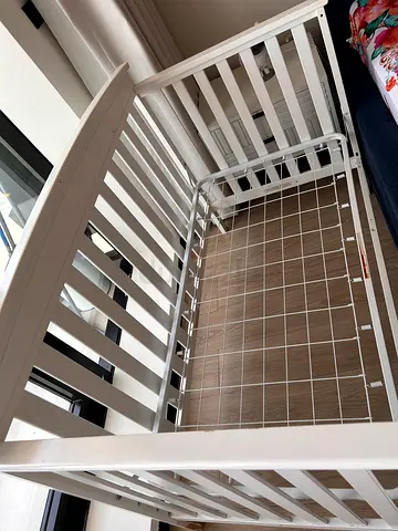 Centre point baby cot