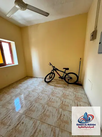 استوديو بالمجرّة بمطبخ منفصل وتكييف وغاز مركزي، 18 ألف سنويًا، والدفع على 4 أو 6 دفعات.
