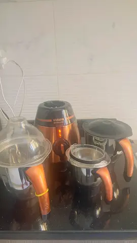 Vidiem Mixer Grinder with 3 jar!Barely used, 1 handle needs replacement! Juicer never used!! 1000w