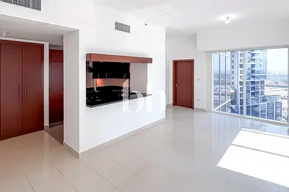 Up to 6 cheques | Furnished | Spacious unit
