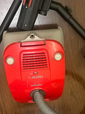 Samsung 1600W Canister Vacuum Cleaner - Good Working Condition