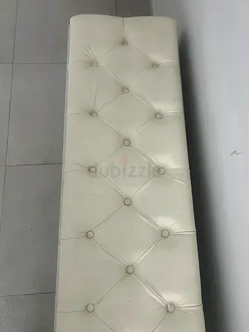 Long white tufted leather bench / Perfect condition