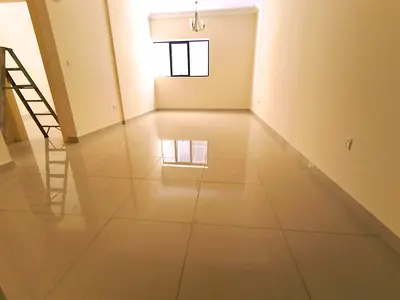 NEW MUWAILEH LIKE NEW 1BHK 2 BATHROOM WARDROBE BUILT IN COVERED PARKING AVAILABLE 41K FOR FAMILY ON