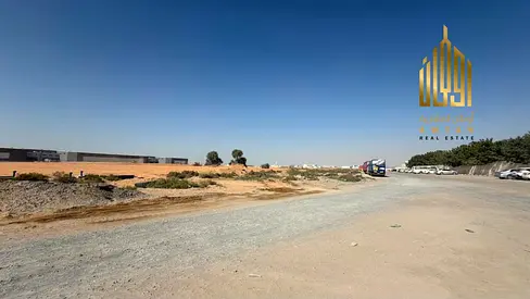 أرض صناعية للبيع في الصجعة سنتر – الشارقة