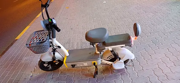 electric scooter / e-bike with basket