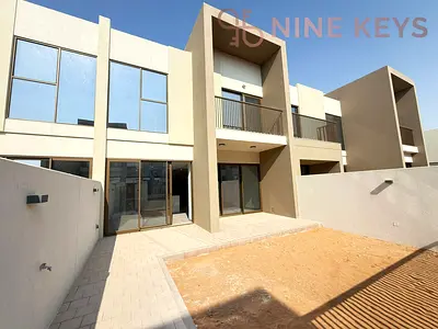Wake Up to Desert Views ; A Stunning Single-Row Villa in La Violeta 2!