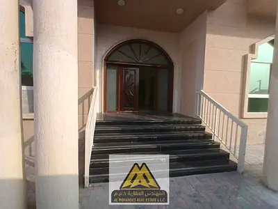 فرصة مميزة _ شقة ثلاث غرف وصالة _ بمساحات وتشطيبات منتازه _ موقع خدمي طوال اليوم _ سهل الوصول لدبي والشارقه
