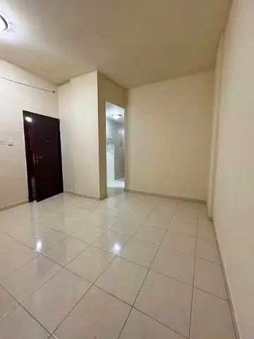 استوديو في المجره مساحه كبيره بمطبخ منفصل  تكيف اسبلت موقع حيوي وكامل الخدمات