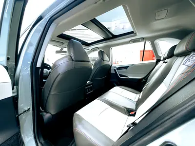 2025 Toyota RAV 4 — фото 11