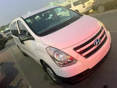 Hyundai H1 2017 white cooor GCc calen acr