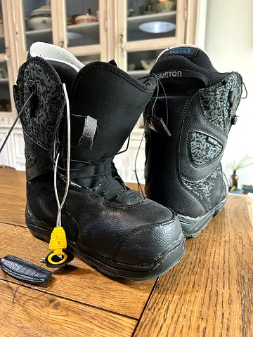 Burton Snowboard boots size 40