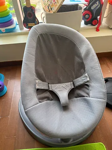 Nuna leaf bouncer/rocker