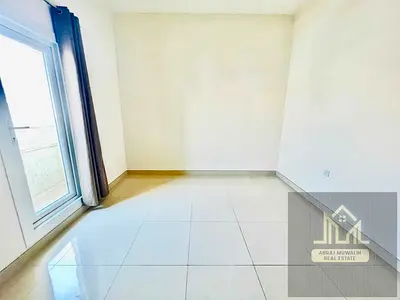 Spacious 1bhk available ready to move yearly for family good and big size apartment available price 28k