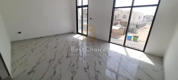 فيلا فاخرة بتصميم راق | خمس غرف ماستر | مساحات معيشة واسعة | خصوصية وراحة استثنائية | مثالية للعائلات