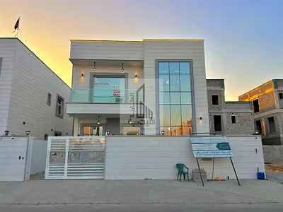 Villa with 4 stone facades and 5 master bedrooms, including air conditioning, fees, and services.