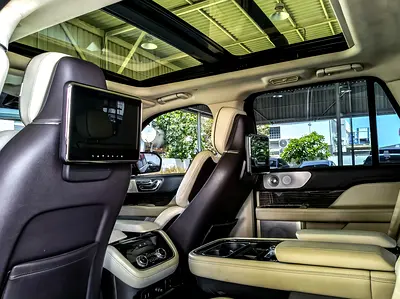 صورة 13 لـ 2019 Lincoln NAVIGATOR