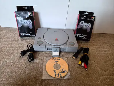 Sony Playstation 1 with all cables , 2 controllers and Tekken 3 game