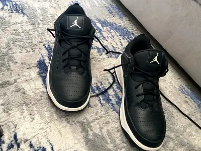 Black Jordan Aura Max 5 ( olderkids )  sneakers, lightly used ,price negotiable