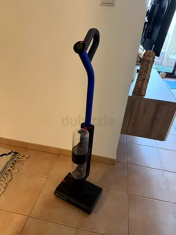 Dyson cordless stick vacuum and water cleaner - excellent working condition