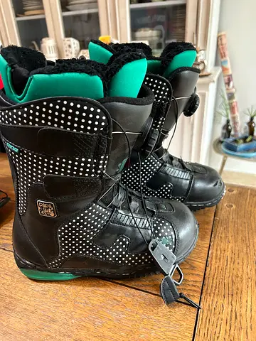 Snowboard boots size 39