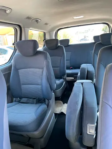 Well Maintained Hyundai H1 GLS 2014 | GCC Specs | 9 Seater
