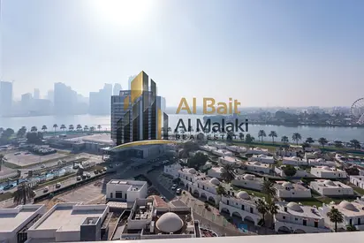 طابق كامل للايجار السنوي مع سنة مجانا (عند كتابة العقد ل ثلاث سنوات ) اول شيك بعد سنة من تاريخ كتابة العقد المنطقة :المجاز1 مساحة :5400 تكيف : مركزي م