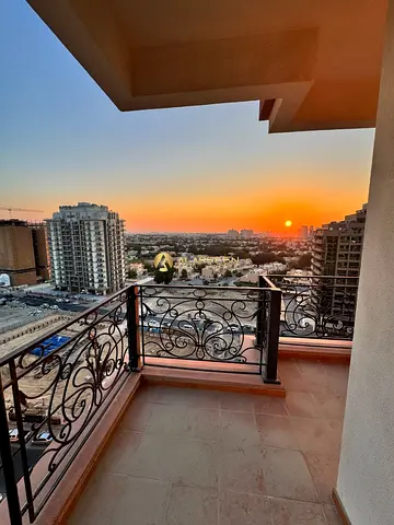 Spacious 1BR | Unfurnished | Canal View