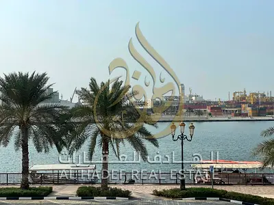 One bedroom and living room in Jubail, first row on the Corniche with a sea view and two balconies, split air conditioning and central gas, 4 or 6 ins