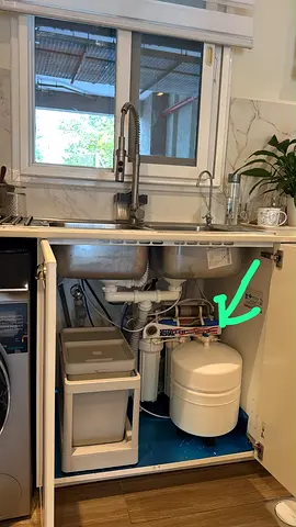 Under Sink Reverse Osmosis Water Filtration System in excellent condition and currently functional
