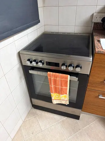Used freestanding electric ceramic cooker with oven - good condition