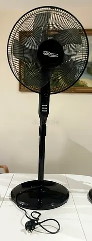 Black pedestal standing fan - good working condition