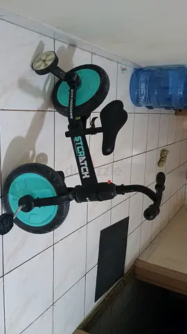 Scratch toddler balance bike with removable pedals - good condition