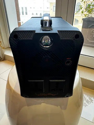 Portable power station / inverter with multiple AC outlets