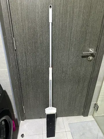 Slim electric mop / floor cleaner - compact design