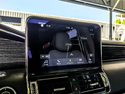 صورة 15 لـ 2019 Lincoln NAVIGATOR