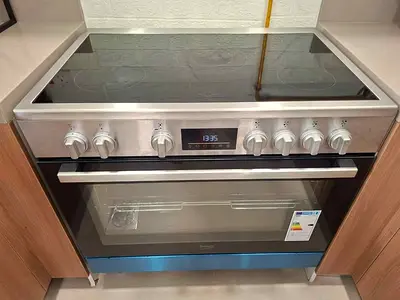 Beko Built-In Electric Cooker – 5 Zone Ceramic Hob & Large Oven