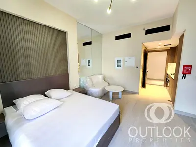 Upgraded I Fully Furnished I Balcony + Pool View
