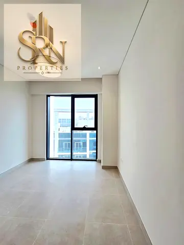 غرفة نوم واحدة في الطابق العلوي | RA1N Residence JVC | الوصول إلى الشرفة والمسبح | إطلالات على المدينة