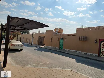 قرب مرسى عجمان /تملك حر لكل الجنسيات/ موقع مميز وسط المدينه