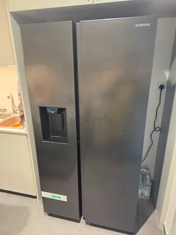 Samsung Side-by-Side Refrigerator With Water Dispenser and Auto ice maker Flawless Condition