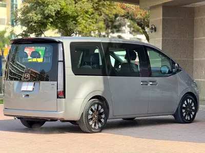 2023 Hyundai STARIA photo 5