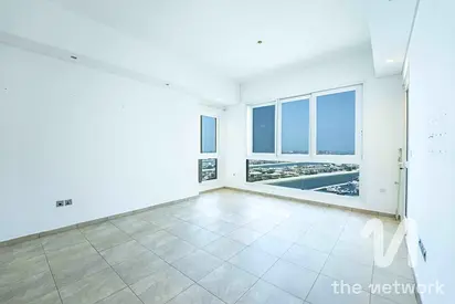 Vacant | Easy To View | On Top Floor | 2 Plus Maid