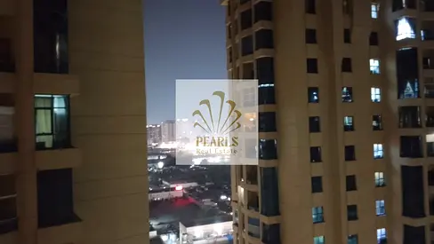 اشيك وافخم شقة تتكون من ثلاث غرف نوم _صالة واسعة _مطبخ مجهز _3 حمام _مع غرفة خادمة _4 حمام _صيانة كاملة علي المالك _قريب من الخدمات _قريب من الخدمات