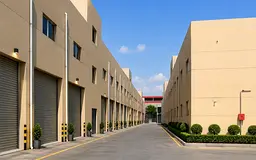 A brand new camp, the first resident / strategic location / very large expected income / large land 