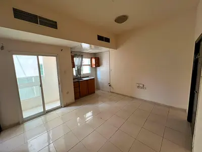 استوديو مميز في النعيمية 2 | بلكونة | تكييف مركزي | موقع حيوي بالقرب من الكباب الأفغاني